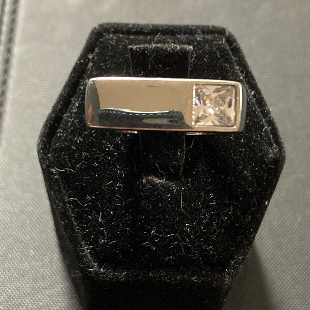 COPY - TOCARA Mathieu. DiAmi Stone set in stainless steel Thick linear band. Si…